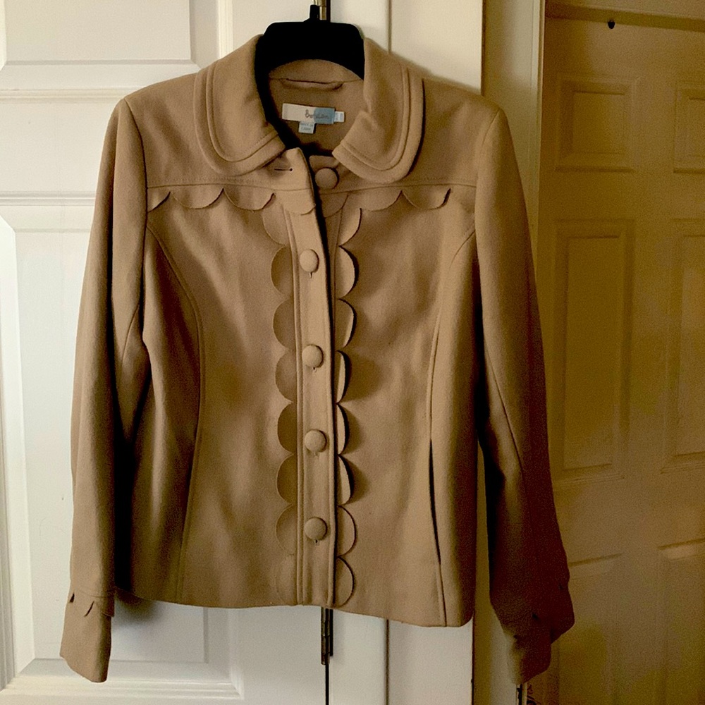 Short woman’s waist length 65% wool spring casual jacket